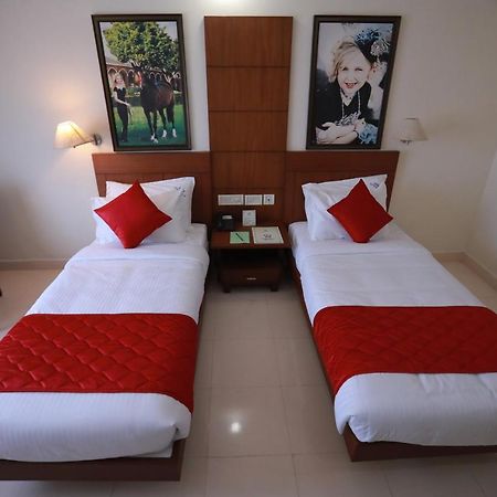 Hotel Peninsula Thrissur Exterior foto