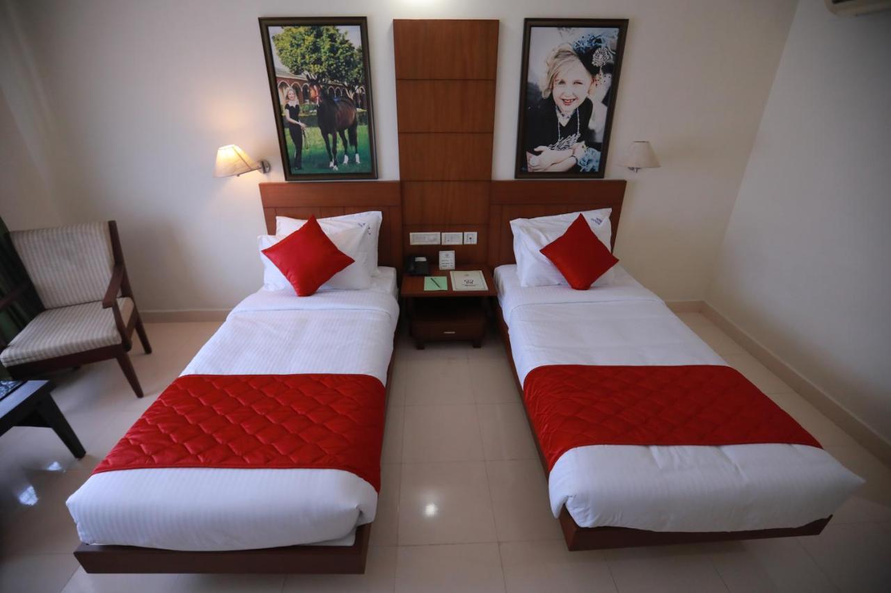 Hotel Peninsula Thrissur Exterior foto