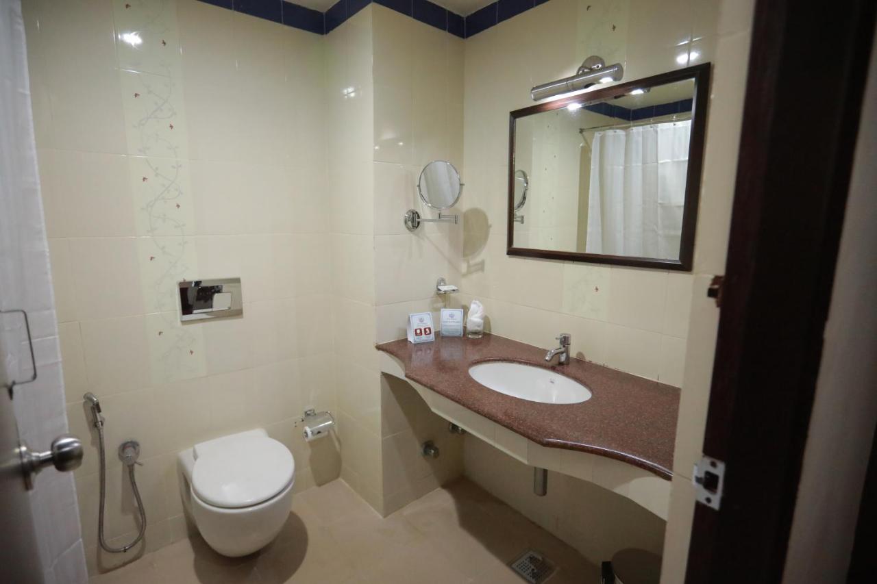 Hotel Peninsula Thrissur Exterior foto