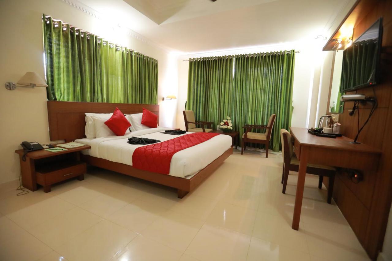 Hotel Peninsula Thrissur Exterior foto