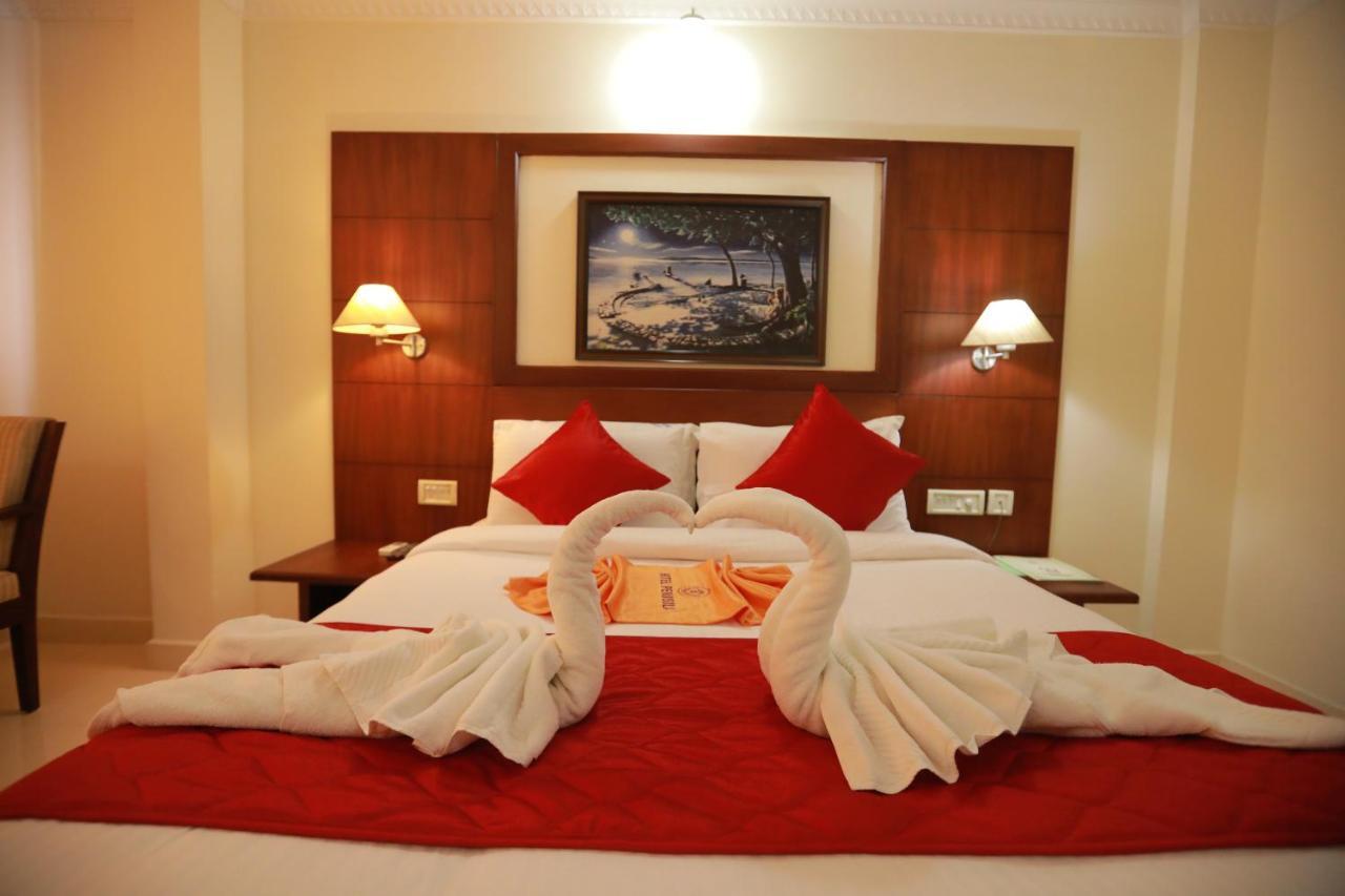 Hotel Peninsula Thrissur Exterior foto