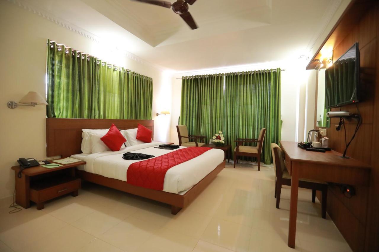 Hotel Peninsula Thrissur Exterior foto