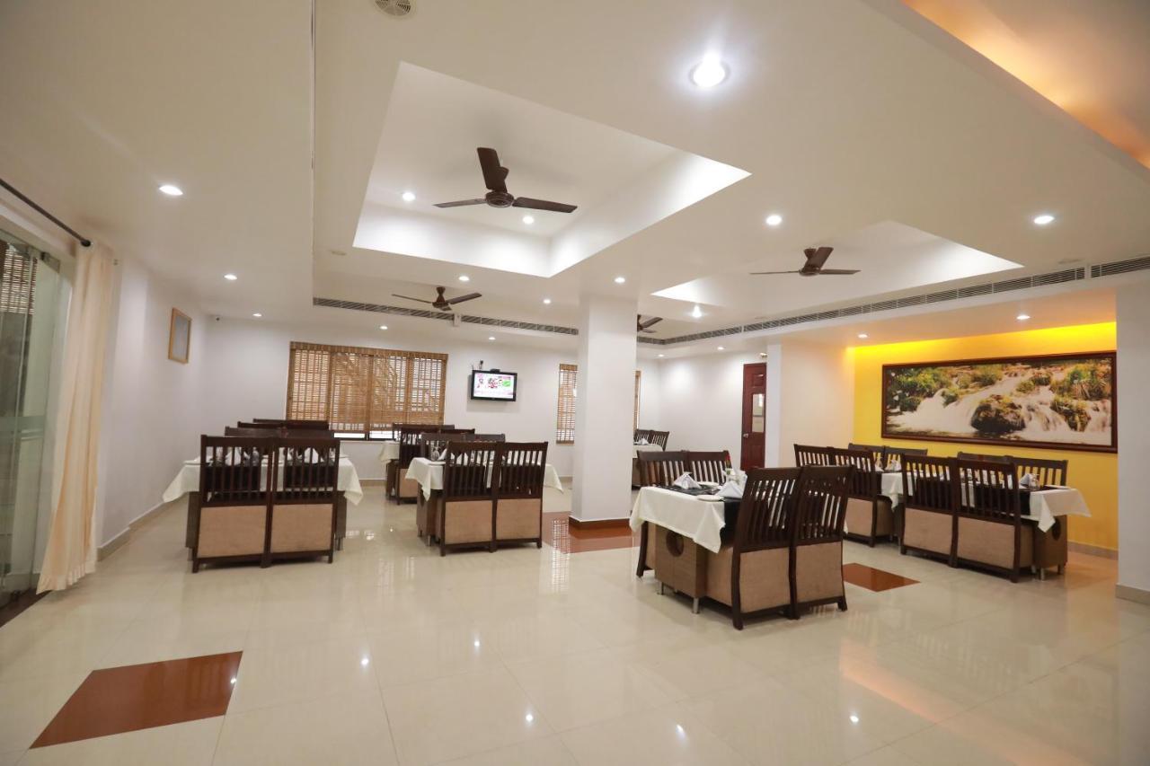 Hotel Peninsula Thrissur Exterior foto